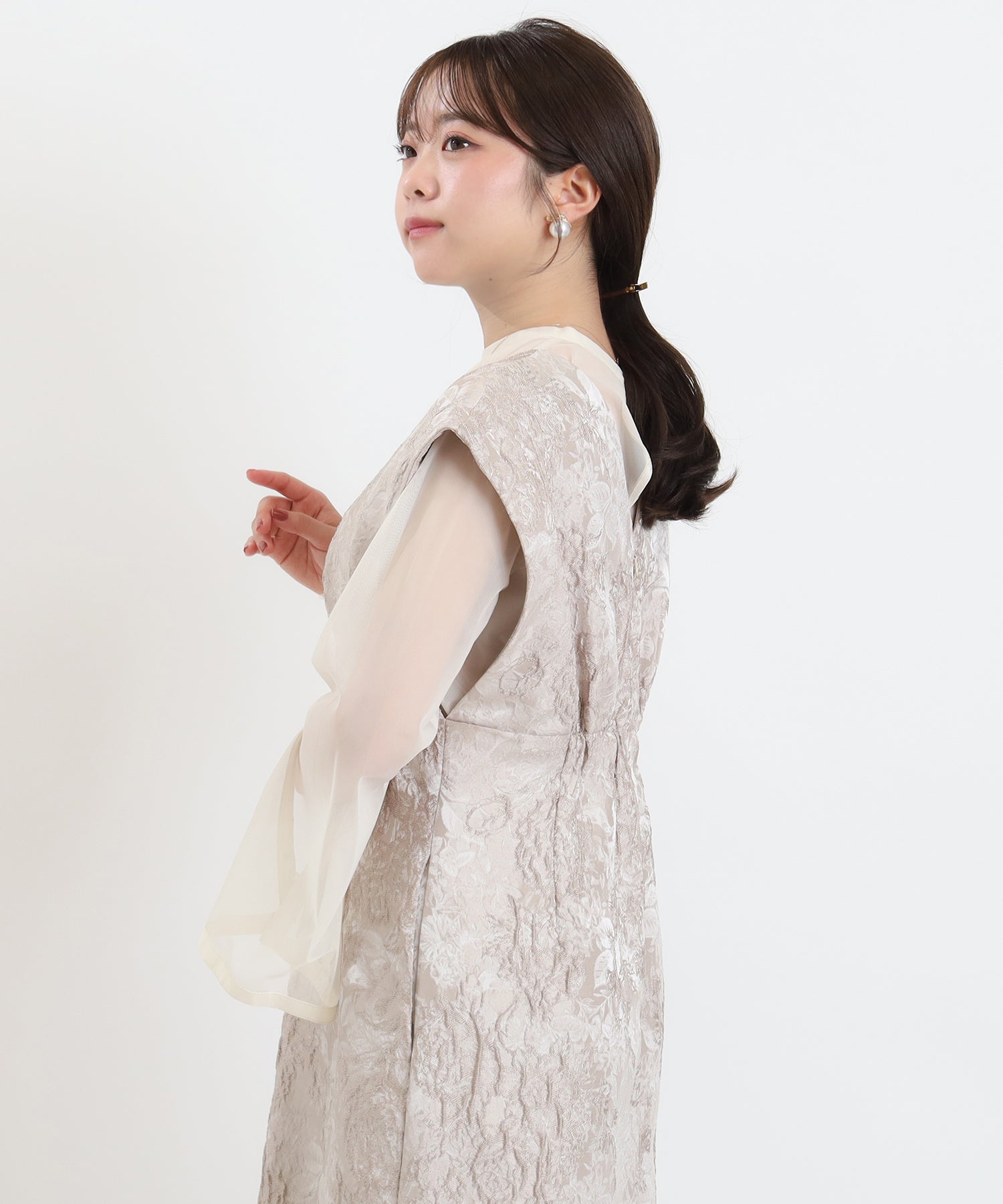 ベージュ　model：156　着用サイズ：M