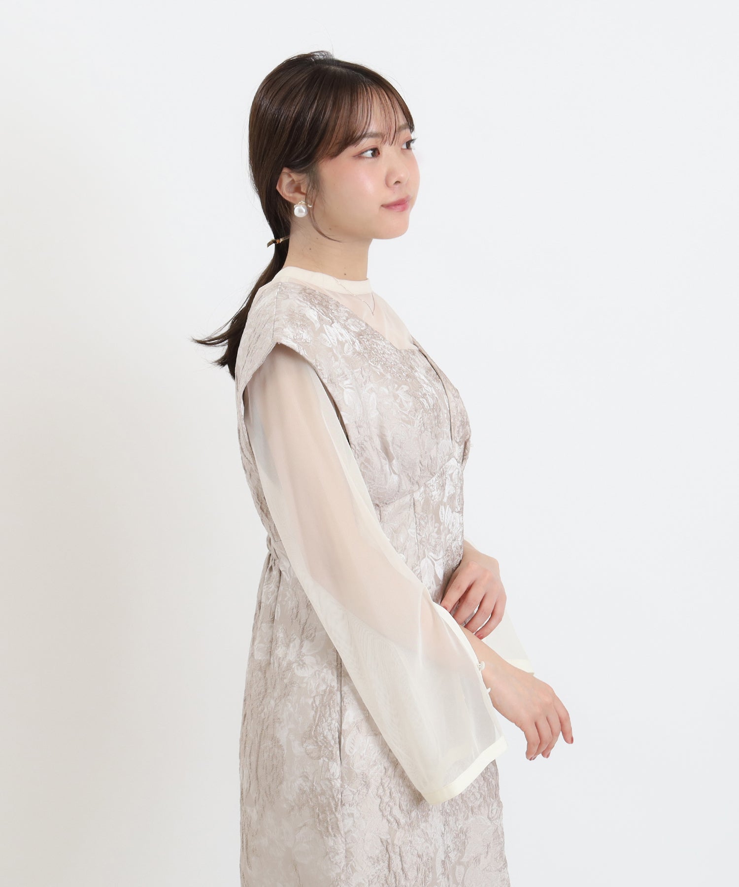 ベージュ　model：156　着用サイズ：M