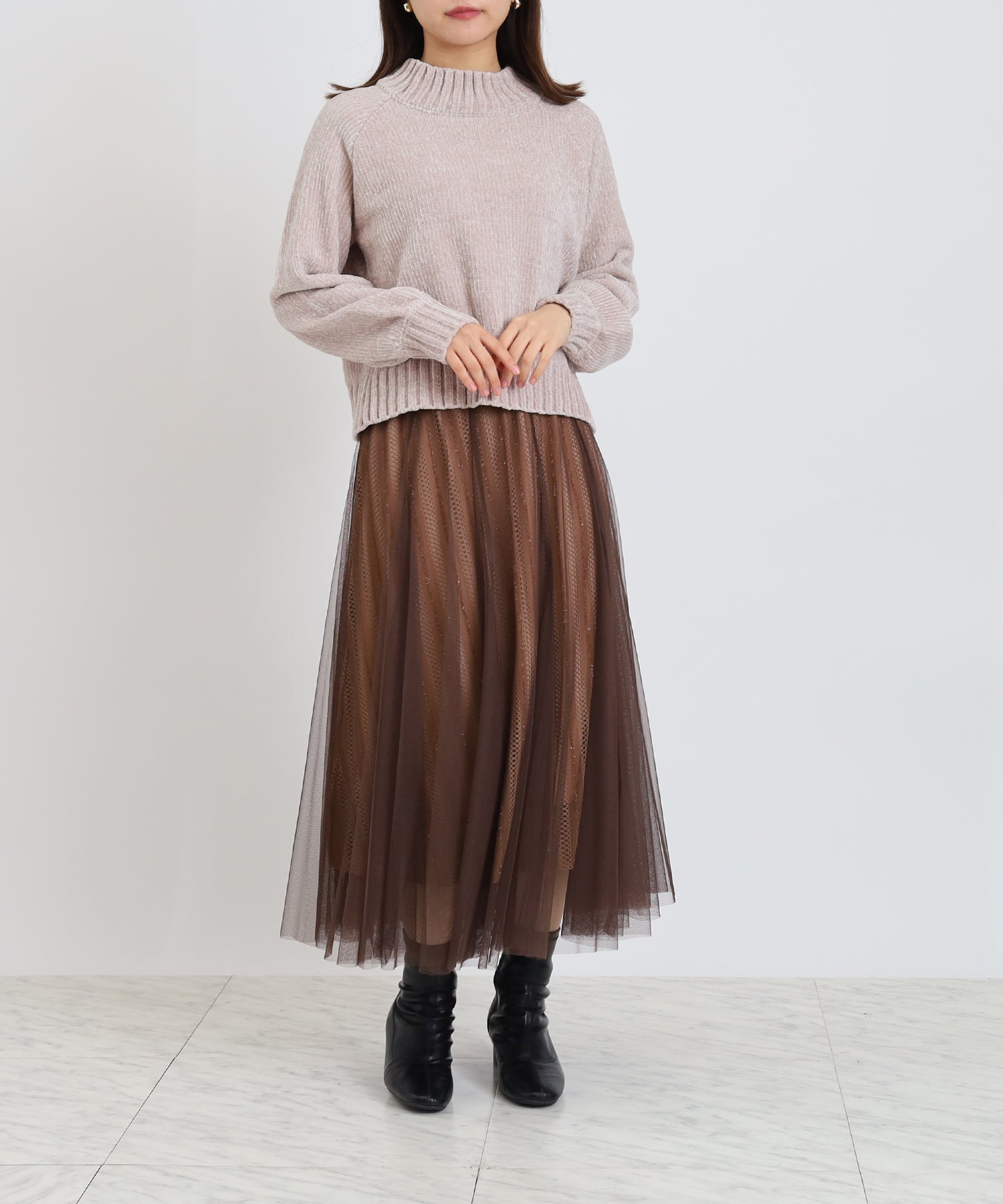 ピンクベージュ　MODEL:156　着用サイズ：M