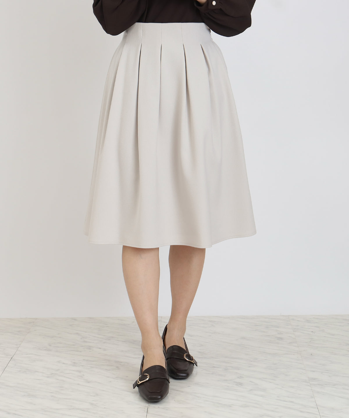 ベージュ　model：160　着用サイズ：M