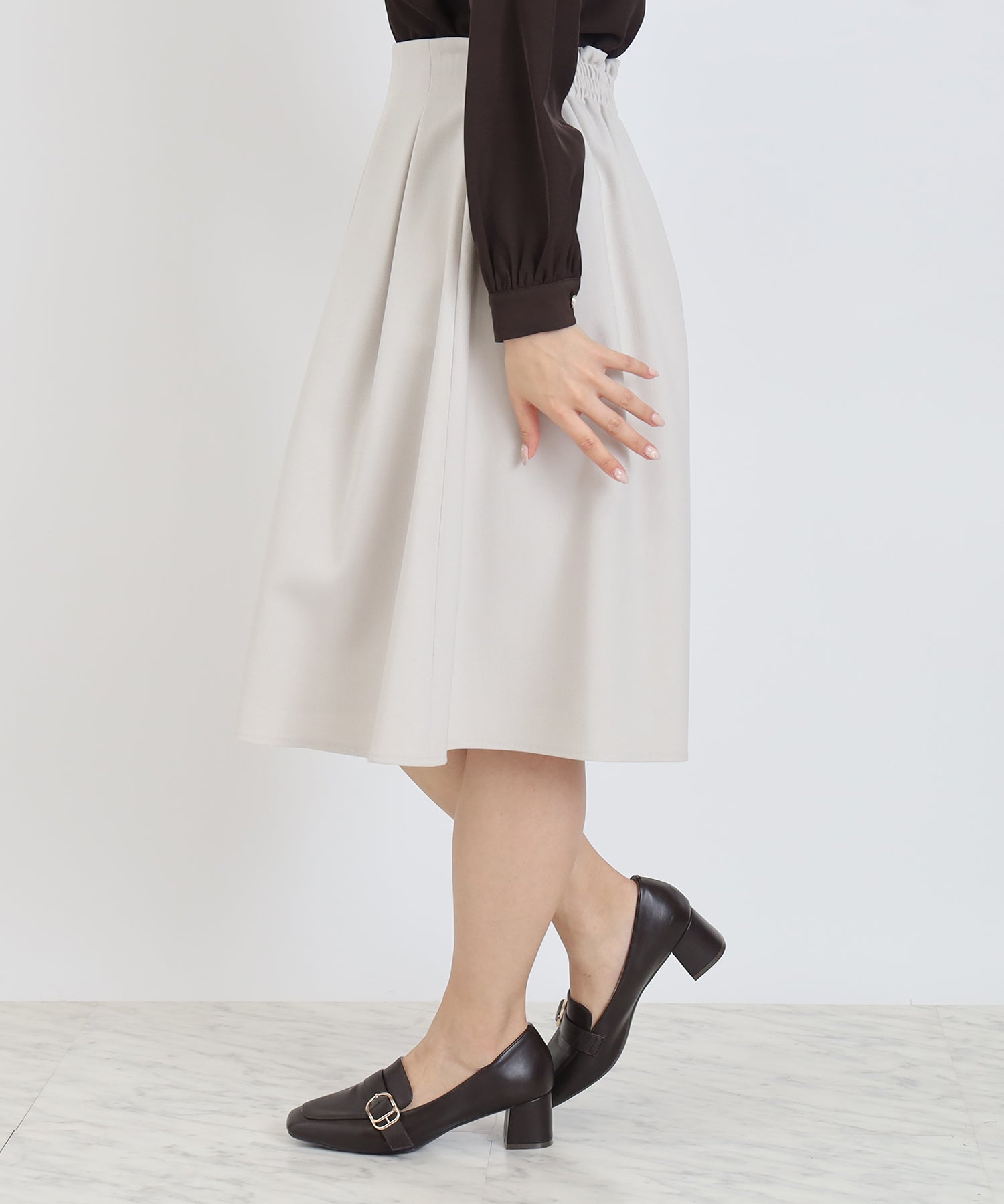 ベージュ　model：160　着用サイズ：M