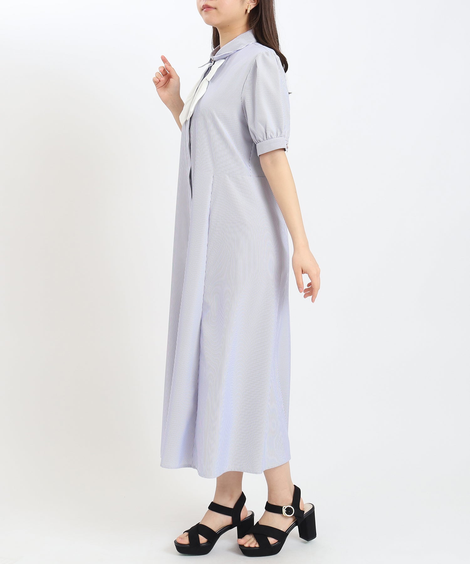ホワイト×ブルー　model：156　着用サイズ：M