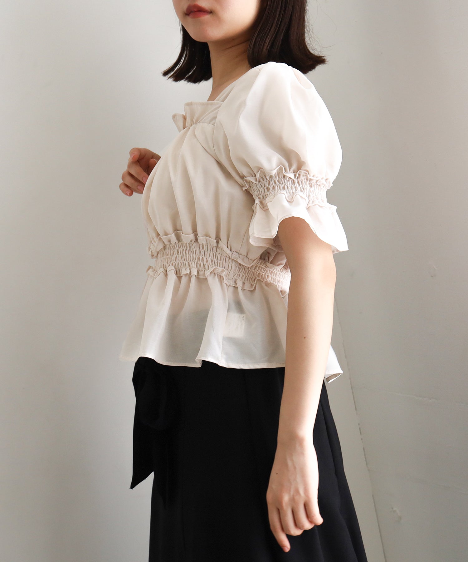 ベージュ　model：156　着用サイズ：M