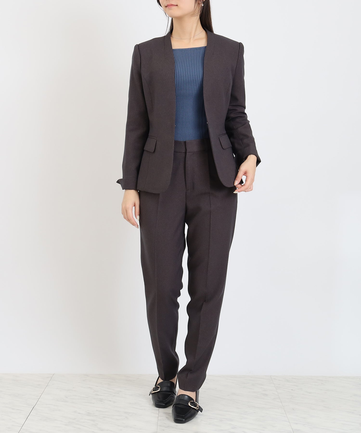 ブラウン　model：160　着用サイズ：M
(ウール調テーパードパンツ着用)
