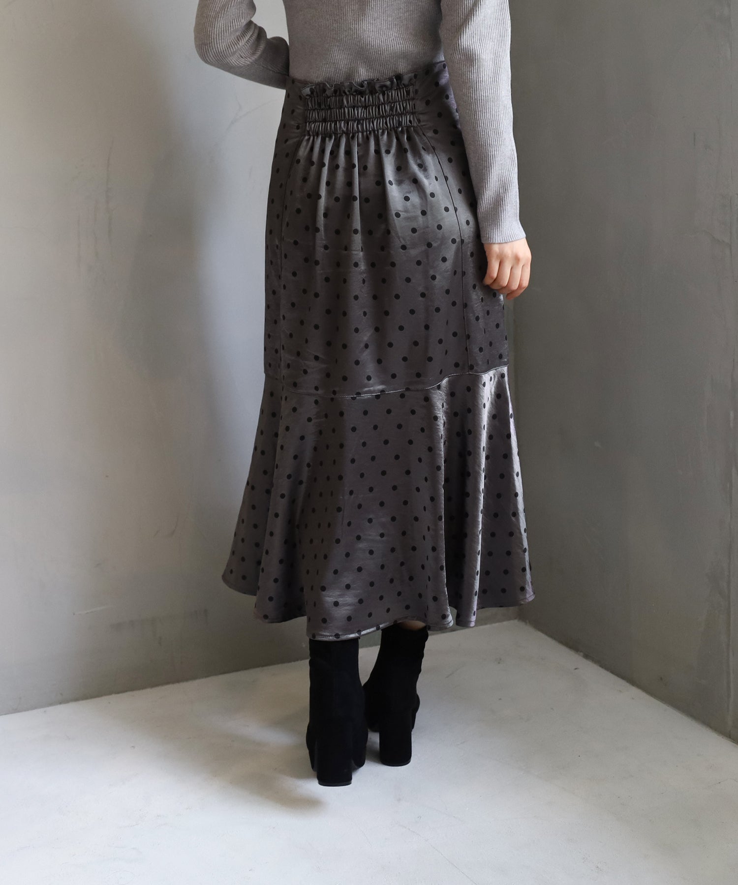 チャコール　model:156　着用サイズ：M