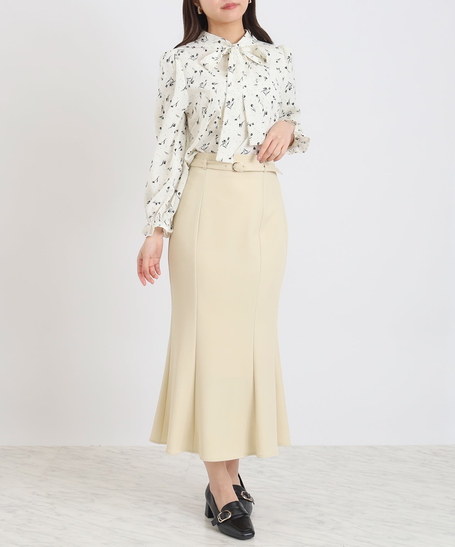 ホワイト　model：156㎝　骨格ウェーブ　着用サイズ：S