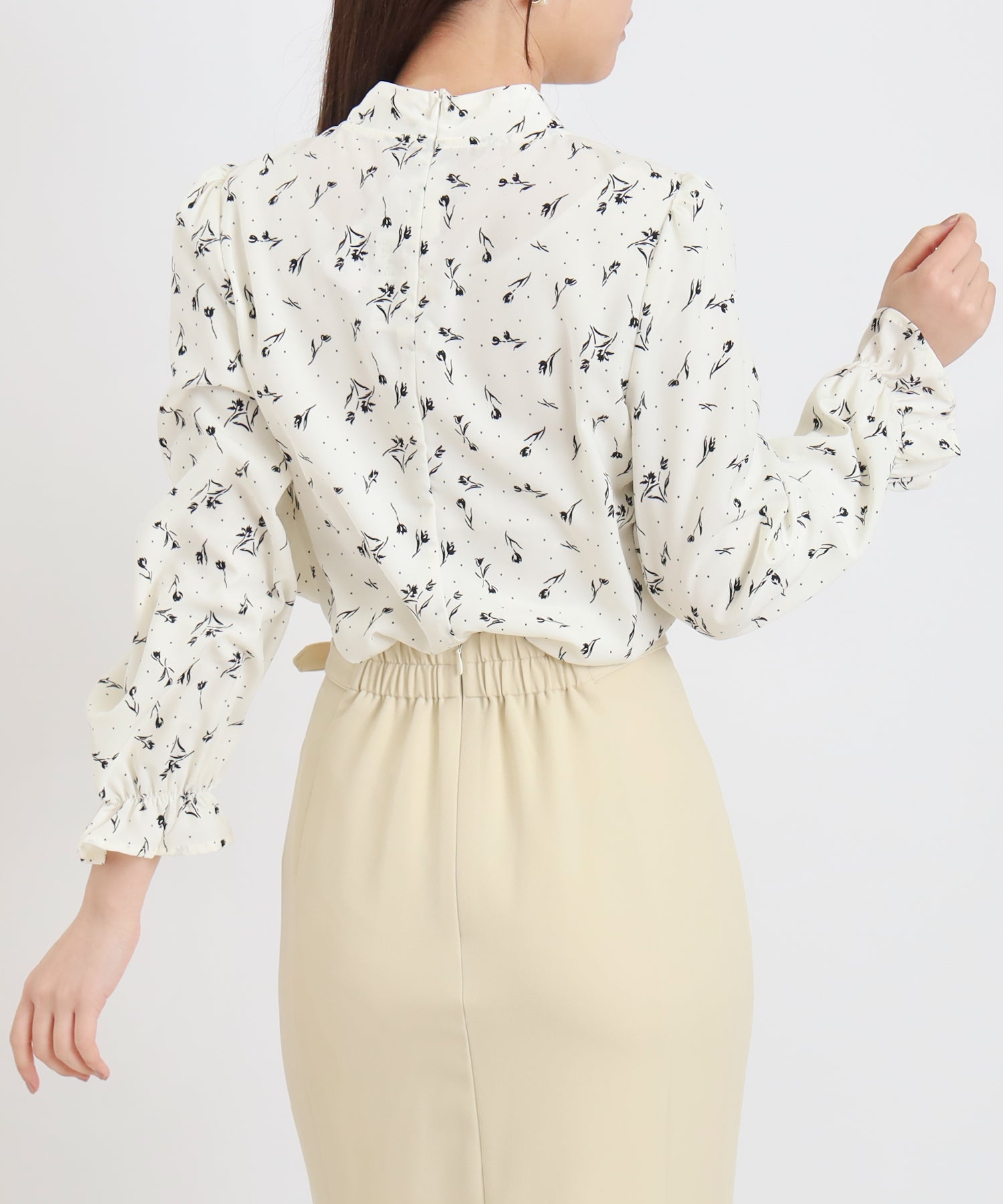 ホワイト　model：156㎝　骨格ウェーブ　着用サイズ：S