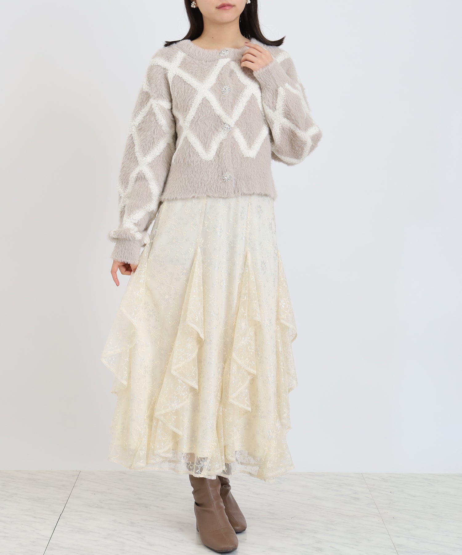 グレージュ　model；156　着用サイズ：M