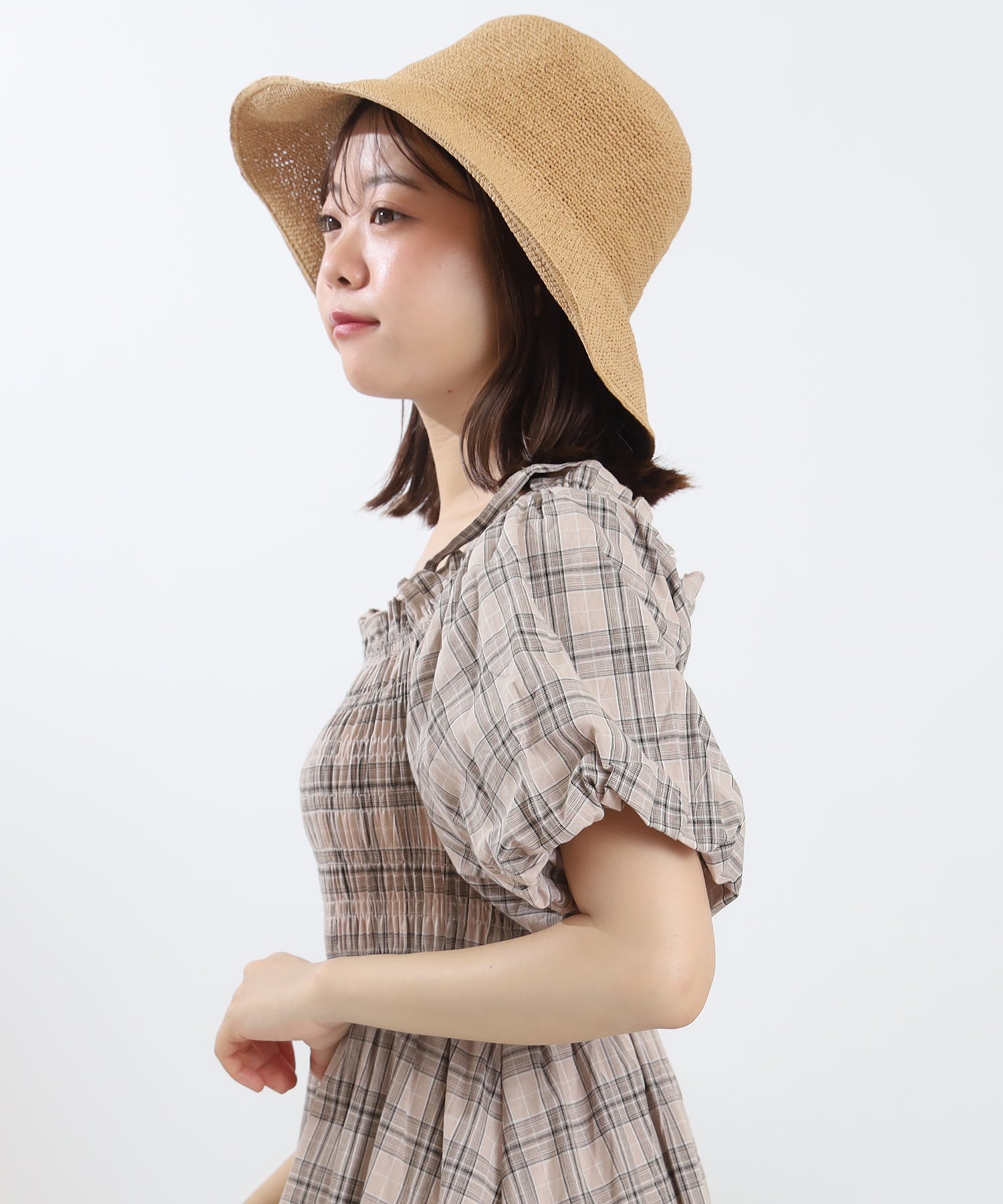 ベージュ