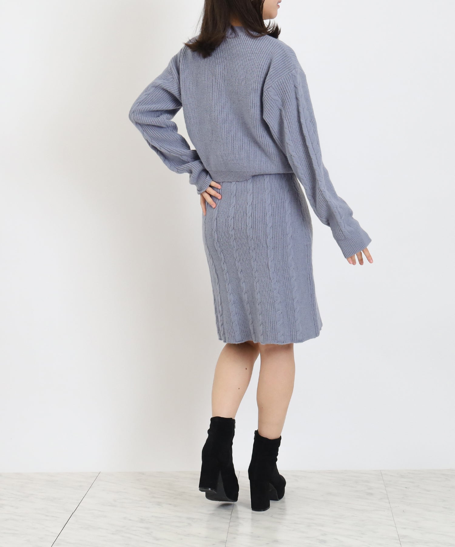 ライトグレー　model：156　着用サイズ：M