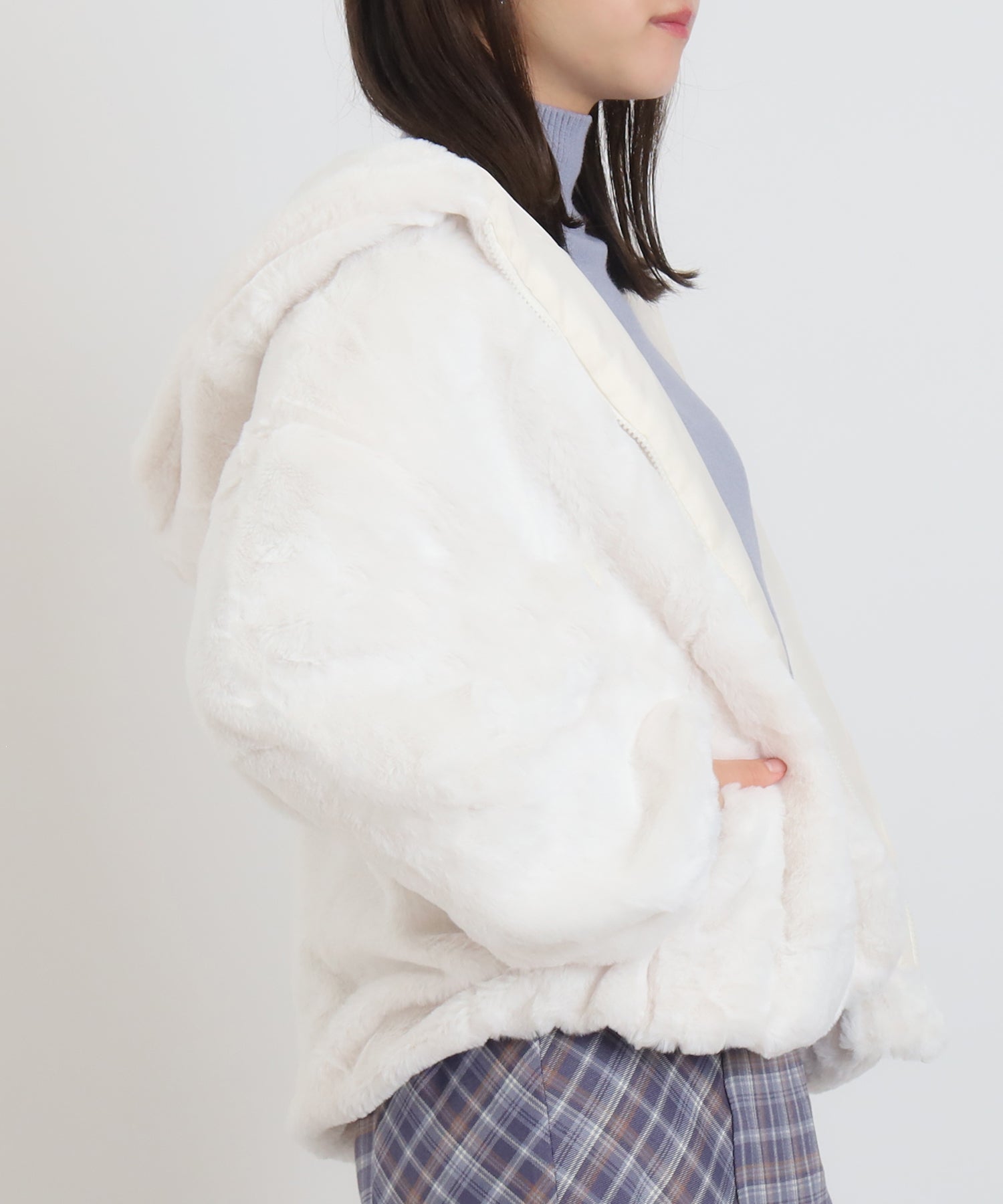 アイボリー　moedl：156　着用サイズ：M