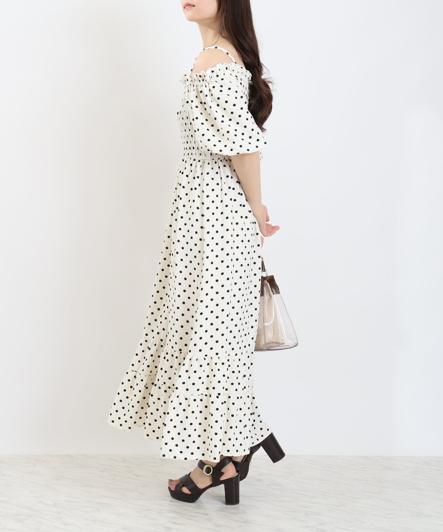ベージュ　model：160　着用サイズ：M