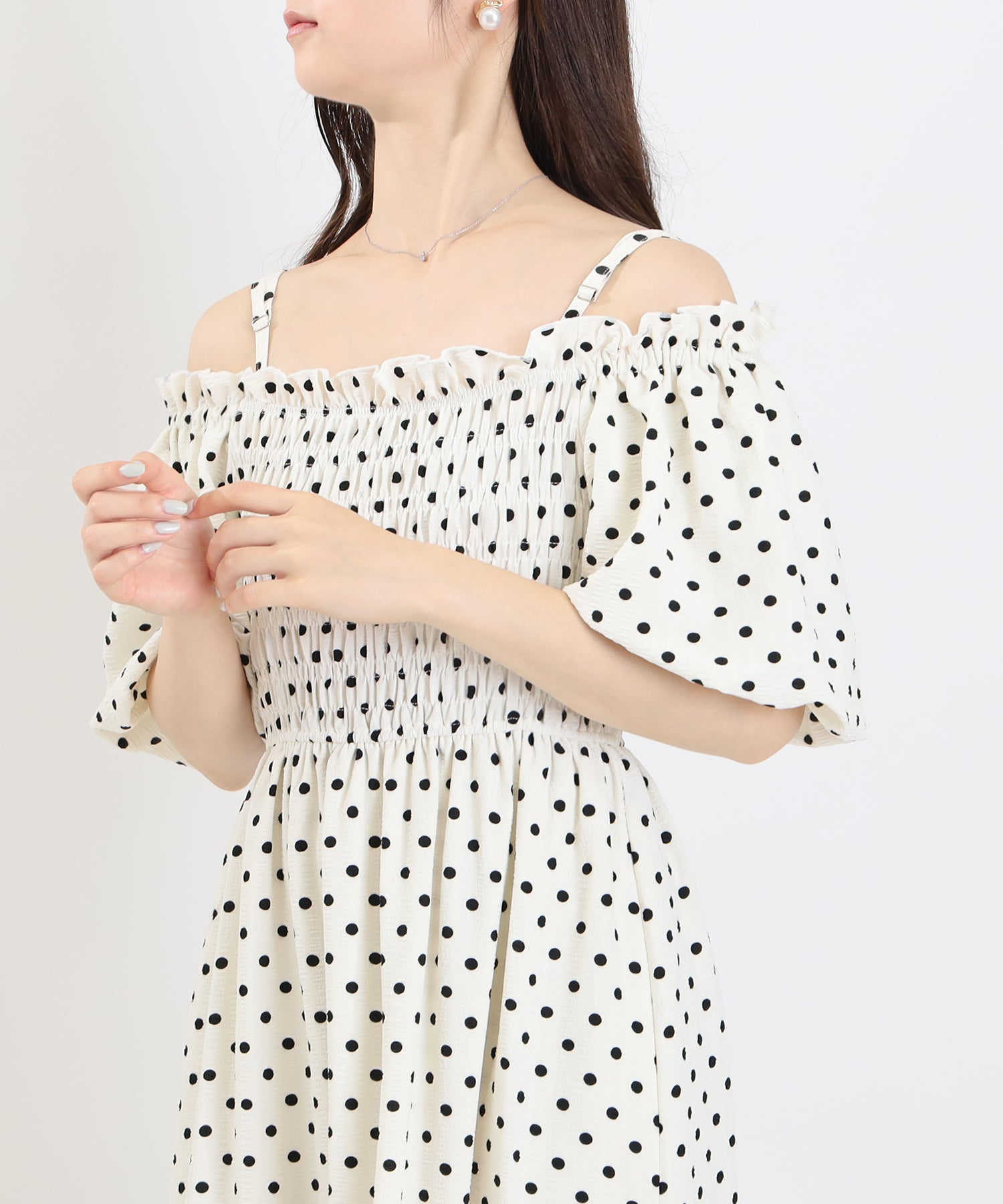 ベージュ　model：160　着用サイズ：M