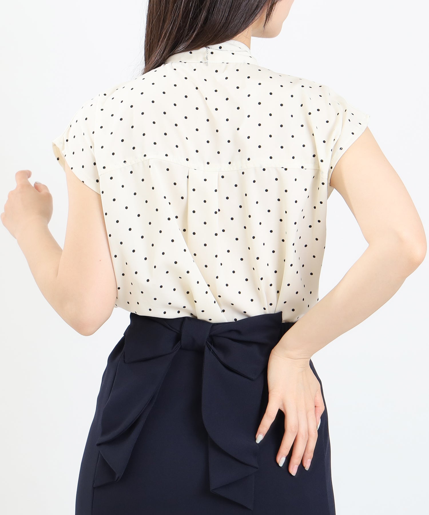 アイボリー(ドット)　model：160　着用サイズ：M
