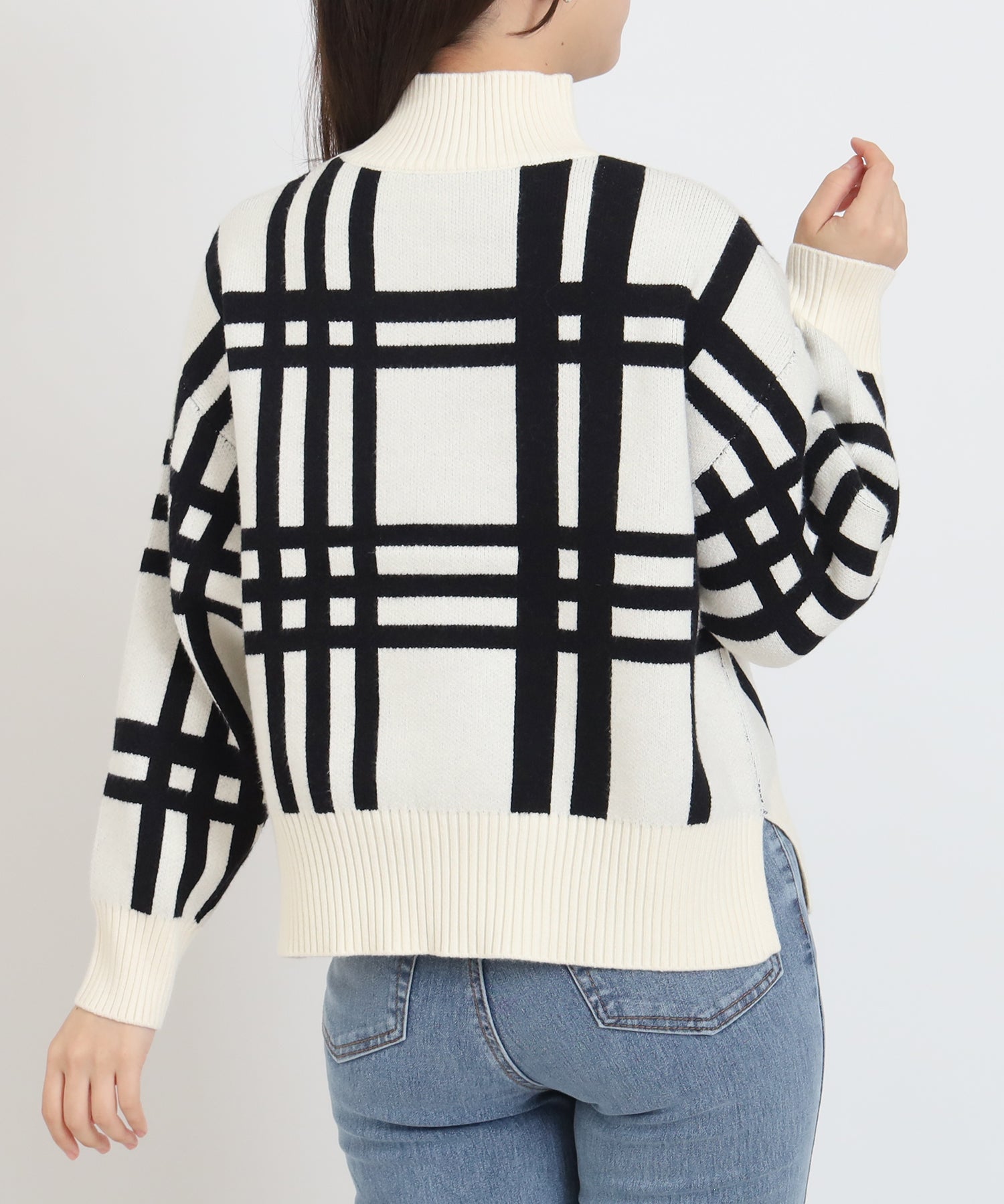 ホワイト×ブラック　model：156　着用サイズ：M