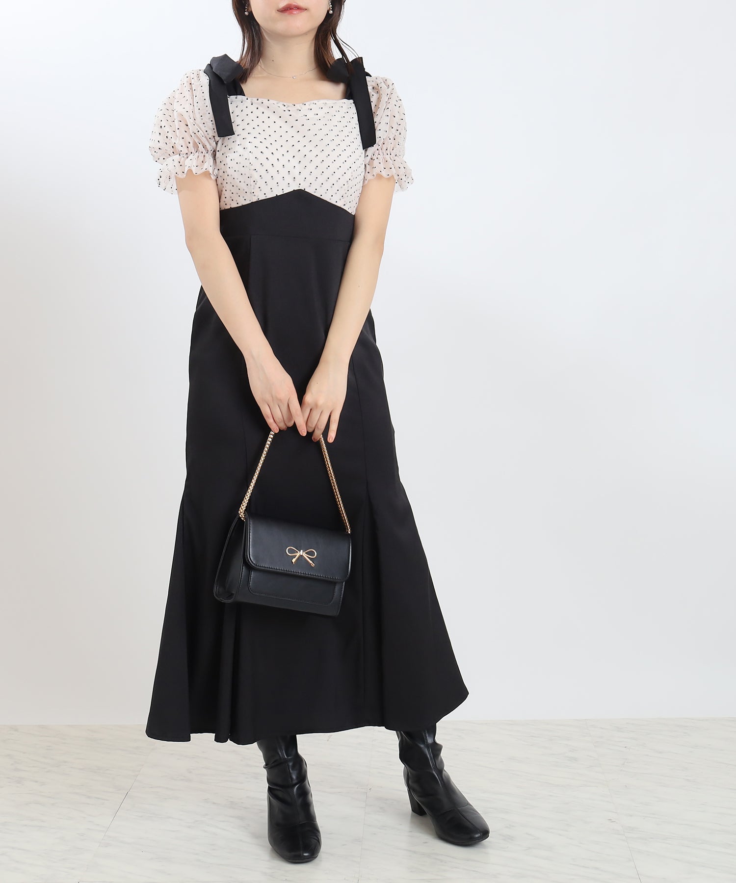 ベージュ
