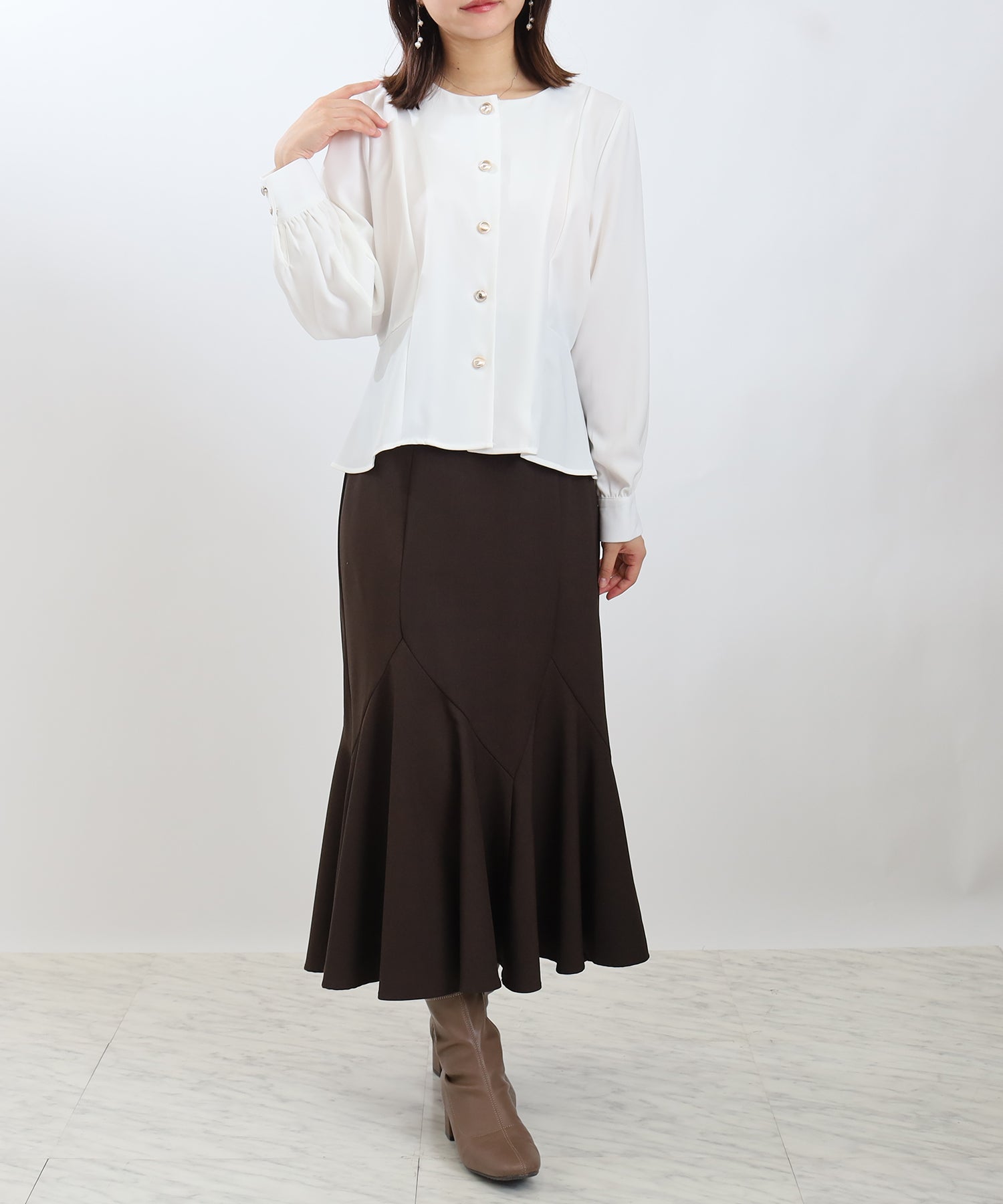 ホワイト　model：156㎝ 着用サイズ：M