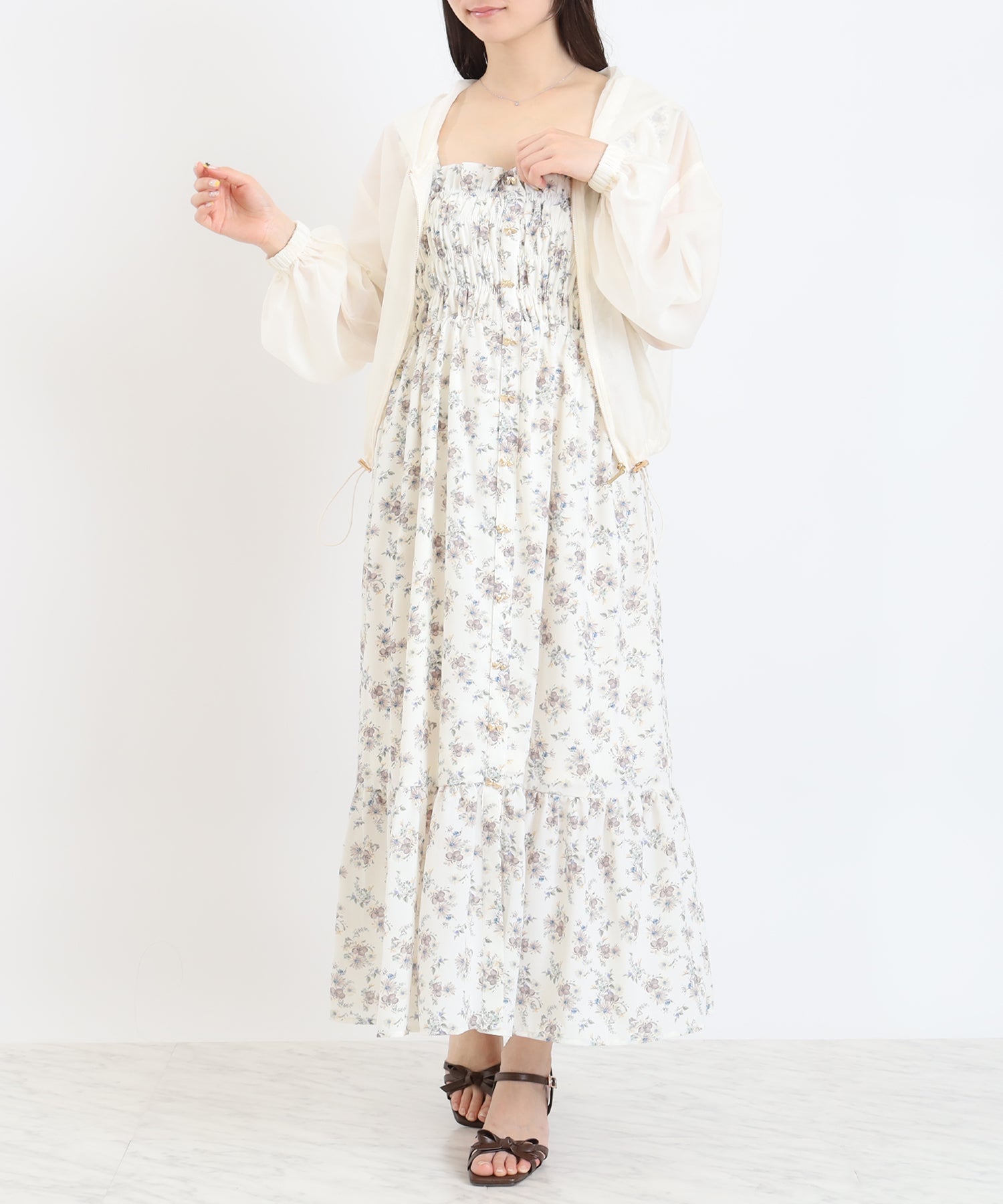 ベージュ　model：160　着用サイズ：M