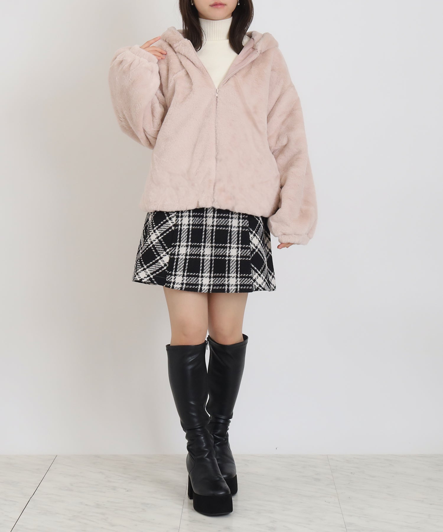 ピンクベージュ　moedl：156　着用サイズ：M