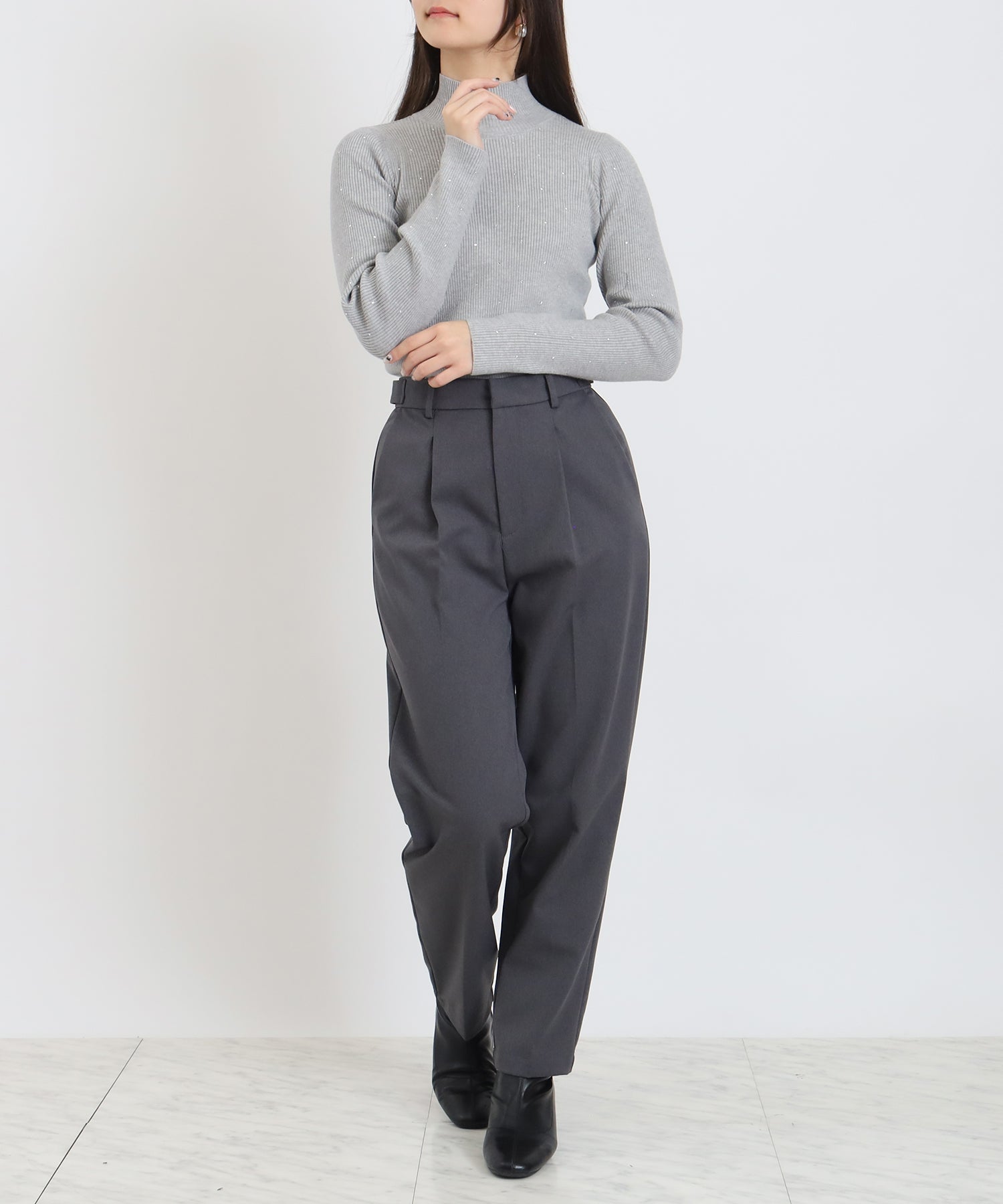 アジャスタブルテーパードパンツ