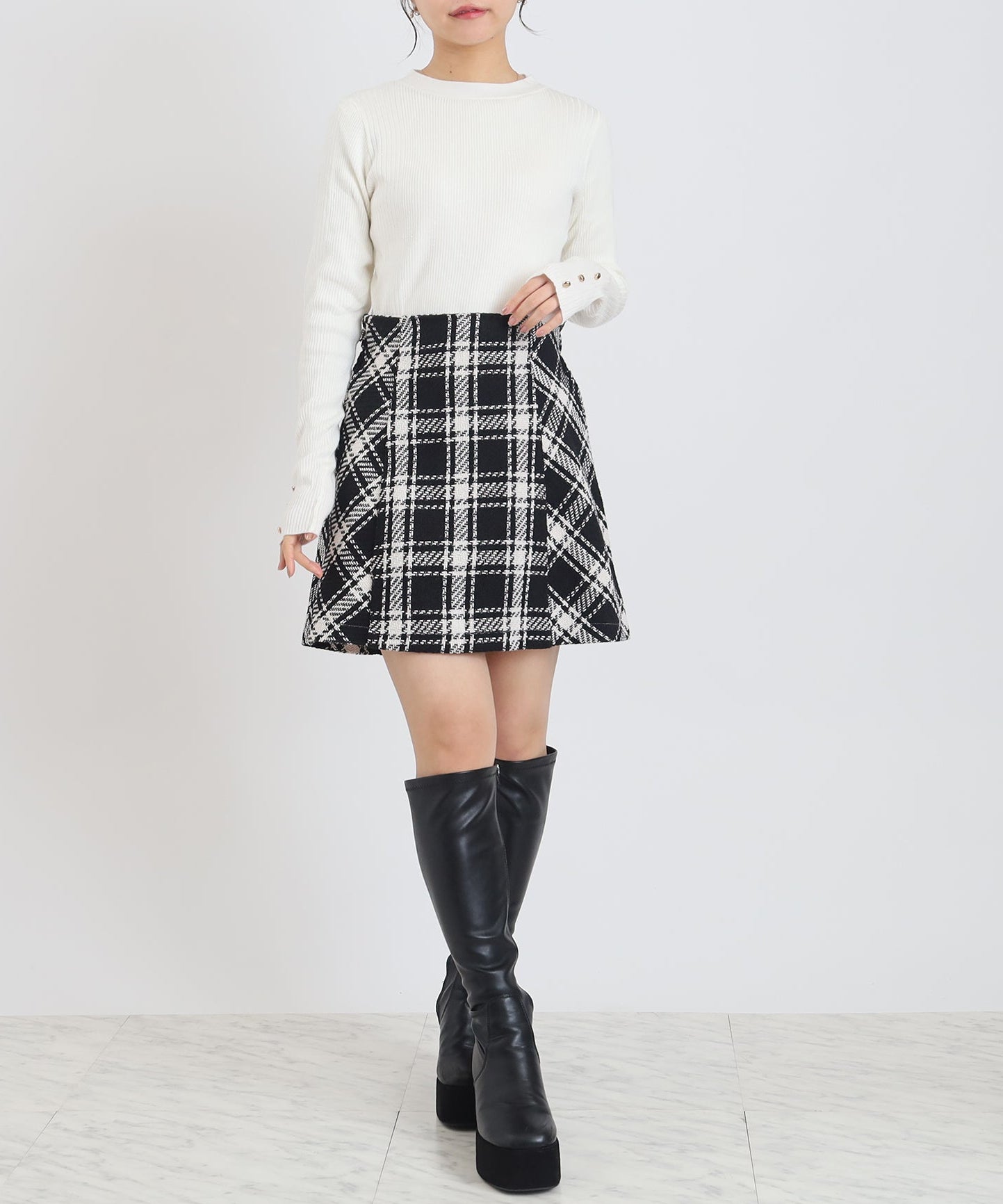 ホワイト　model：156　着用サイズ：M