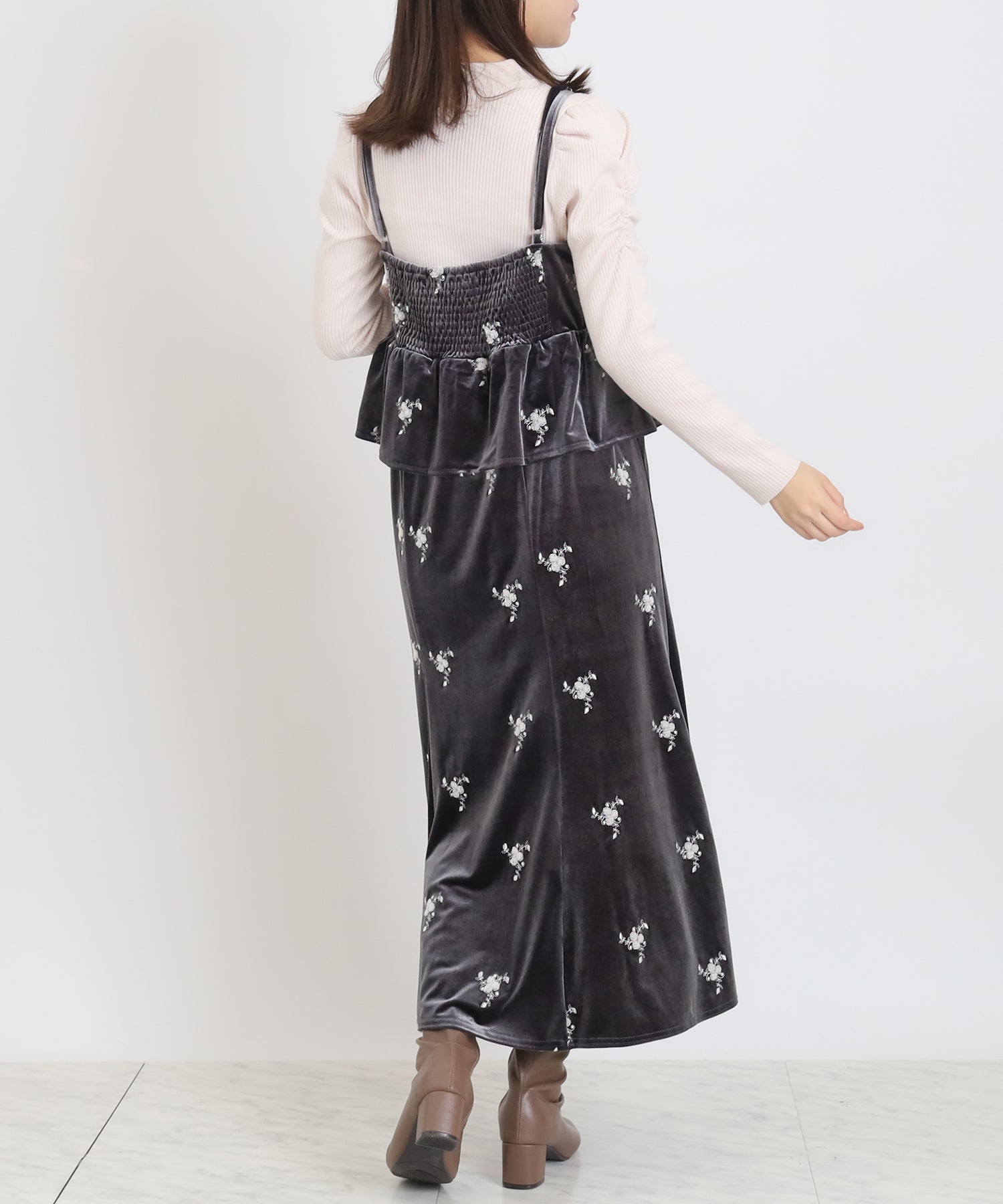 ライトグレー　model：156　着用サイズ：M