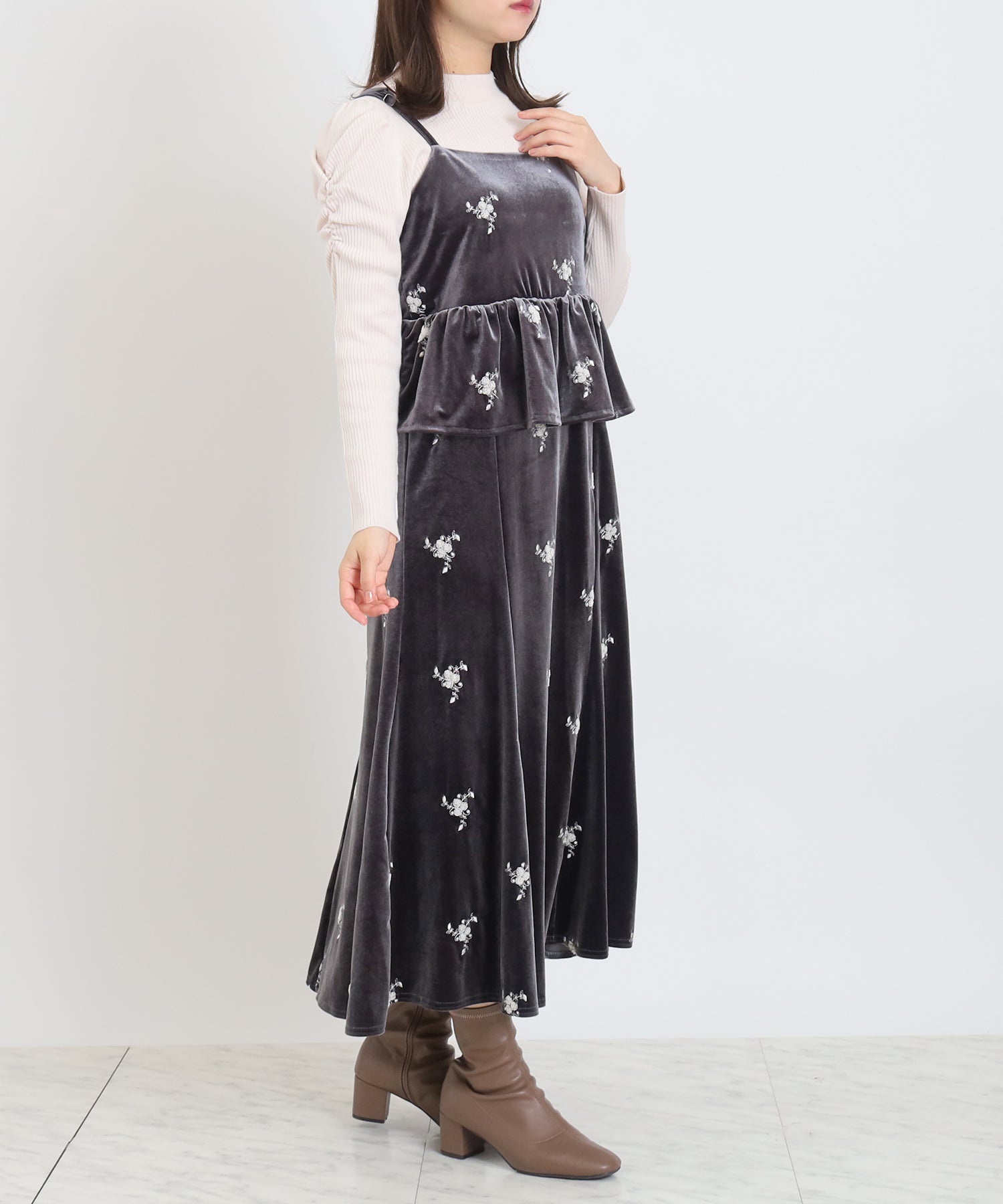 ライトグレー　model：156　着用サイズ：M