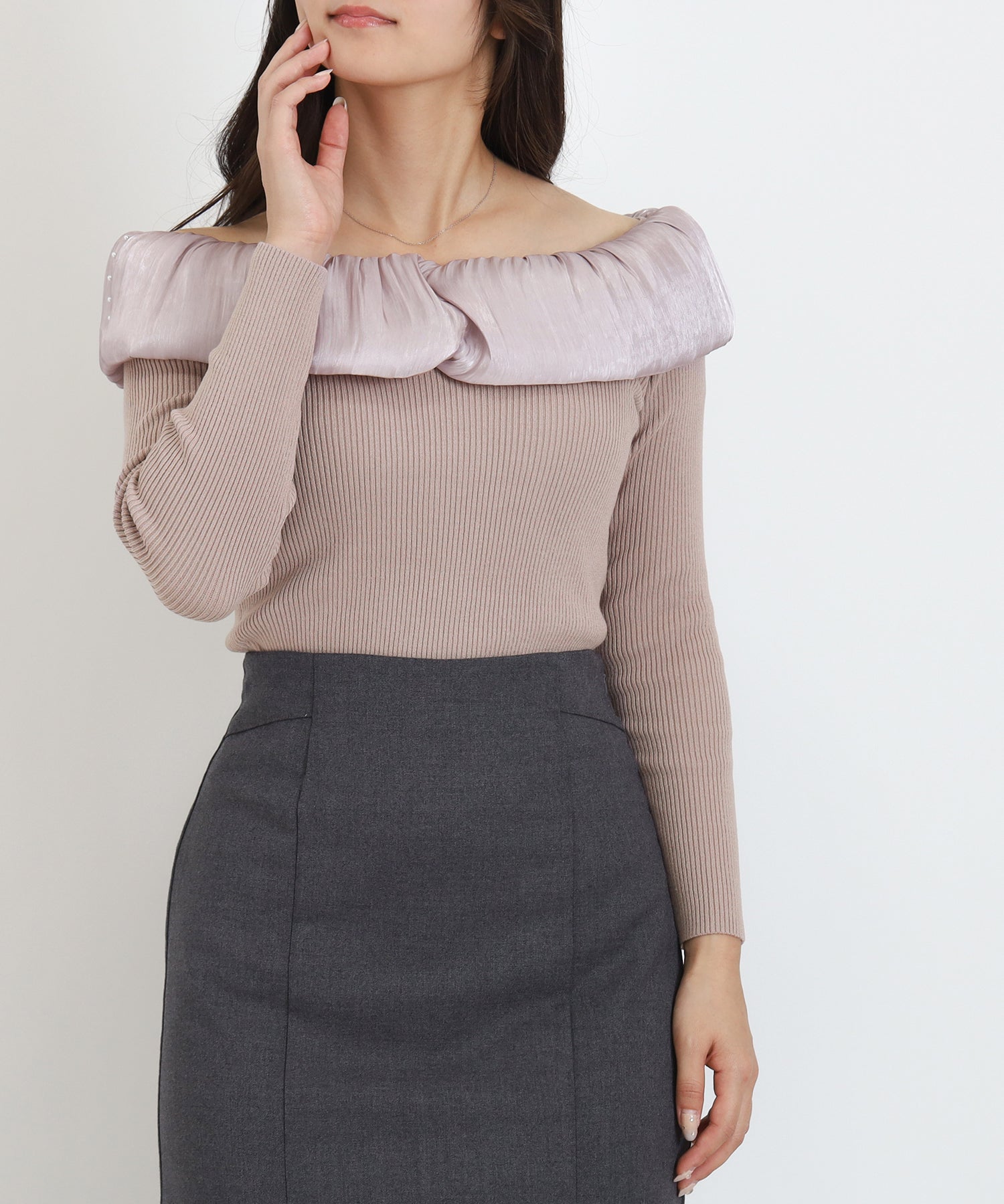 ピンクベージュ