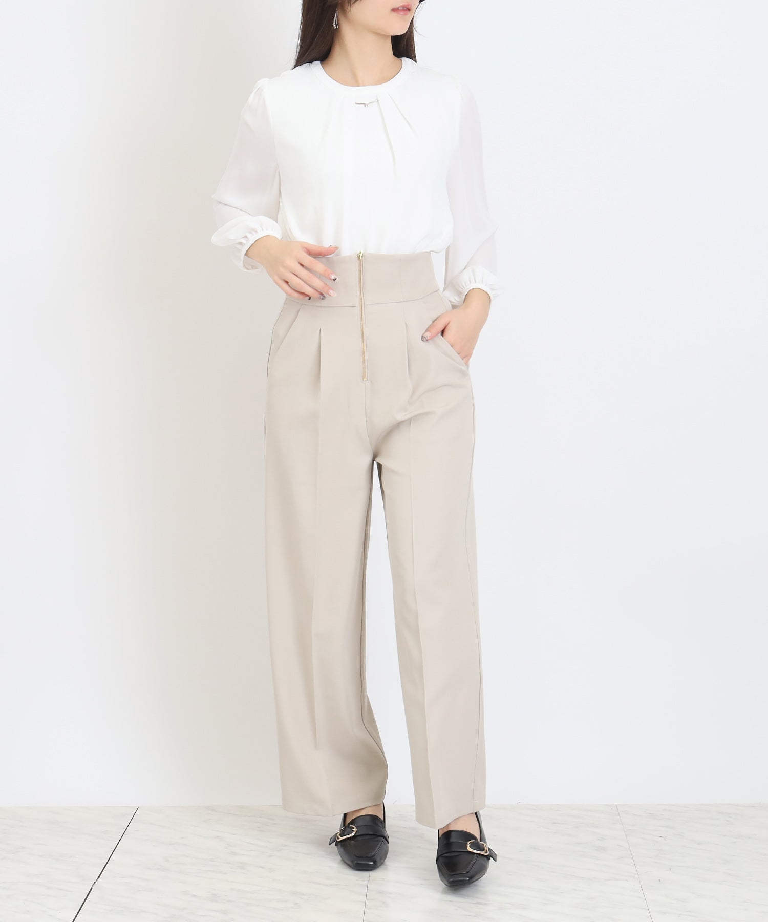 ホワイト　model：160　着用サイズ：M