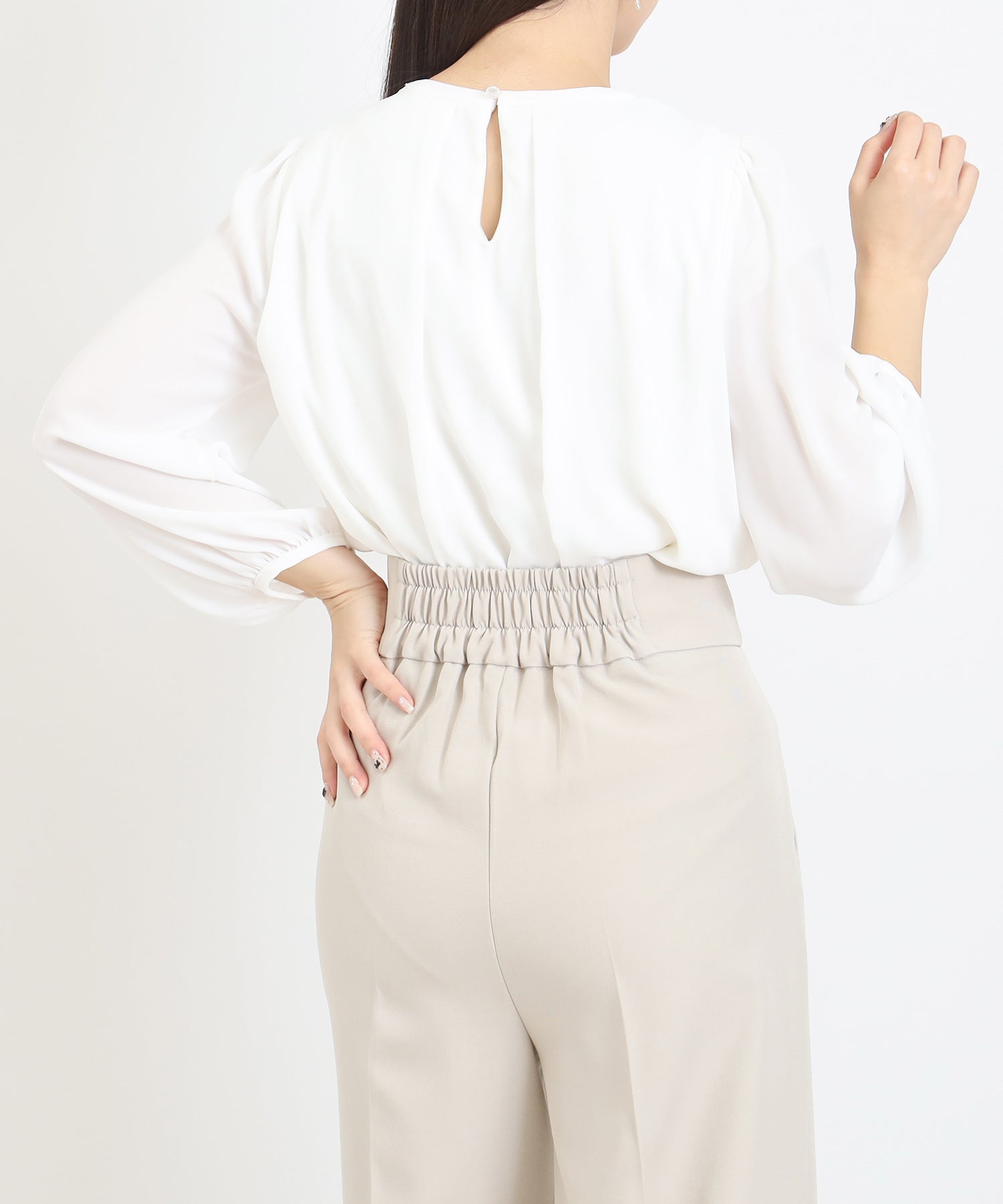 ホワイト　model：160　着用サイズ：M