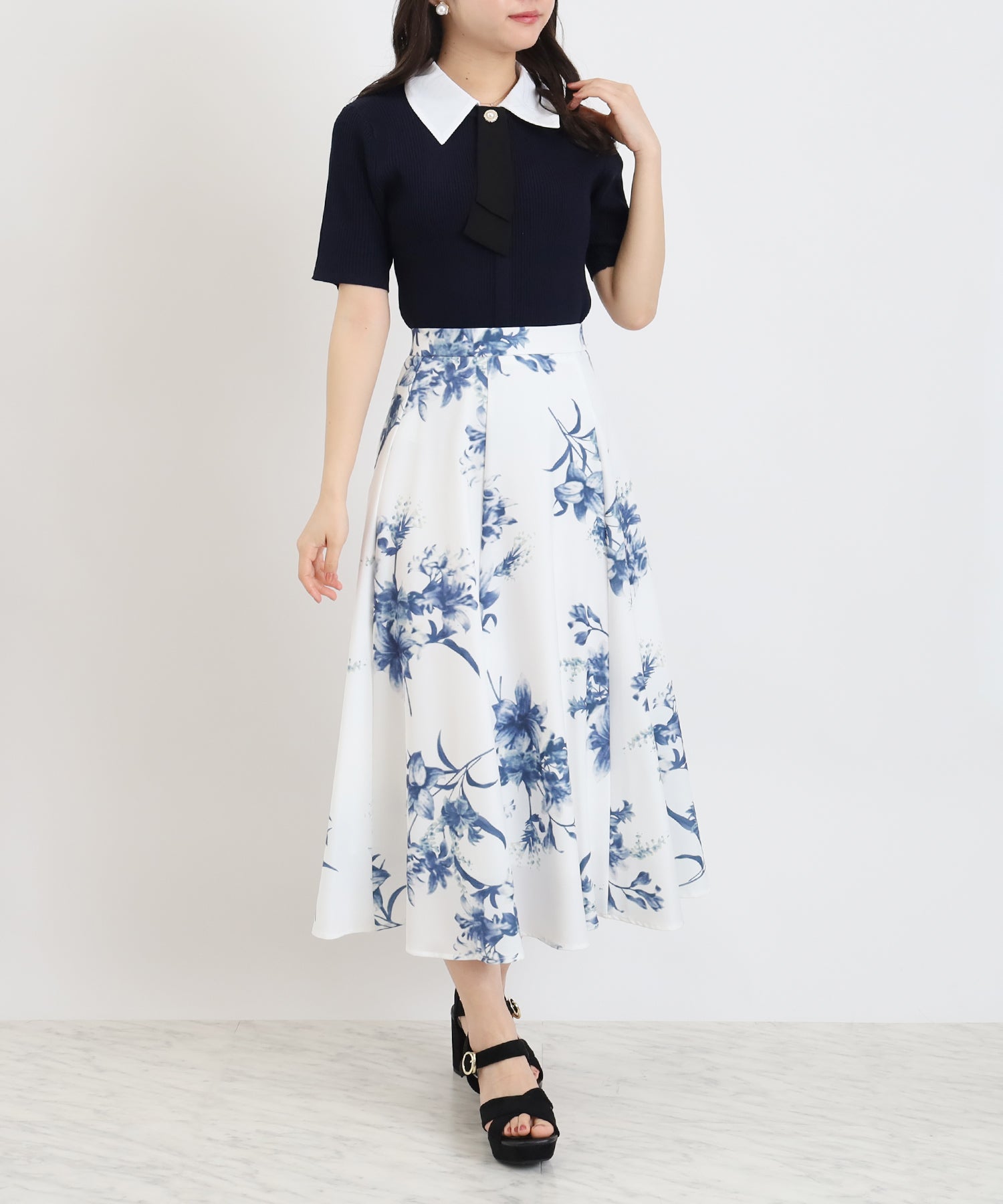 ネイビー(襟ホワイト)　model：156　着用サイズ：M