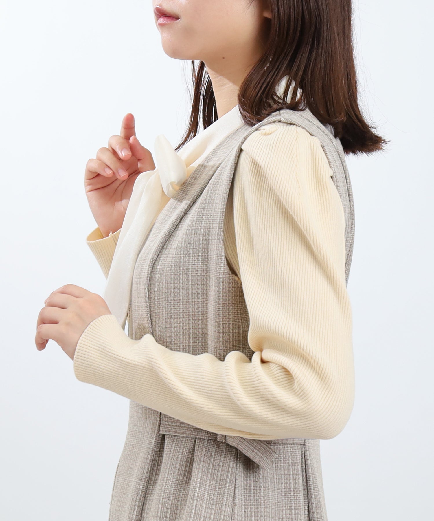 グレージュ　model：156　着用サイズ：Ｍ