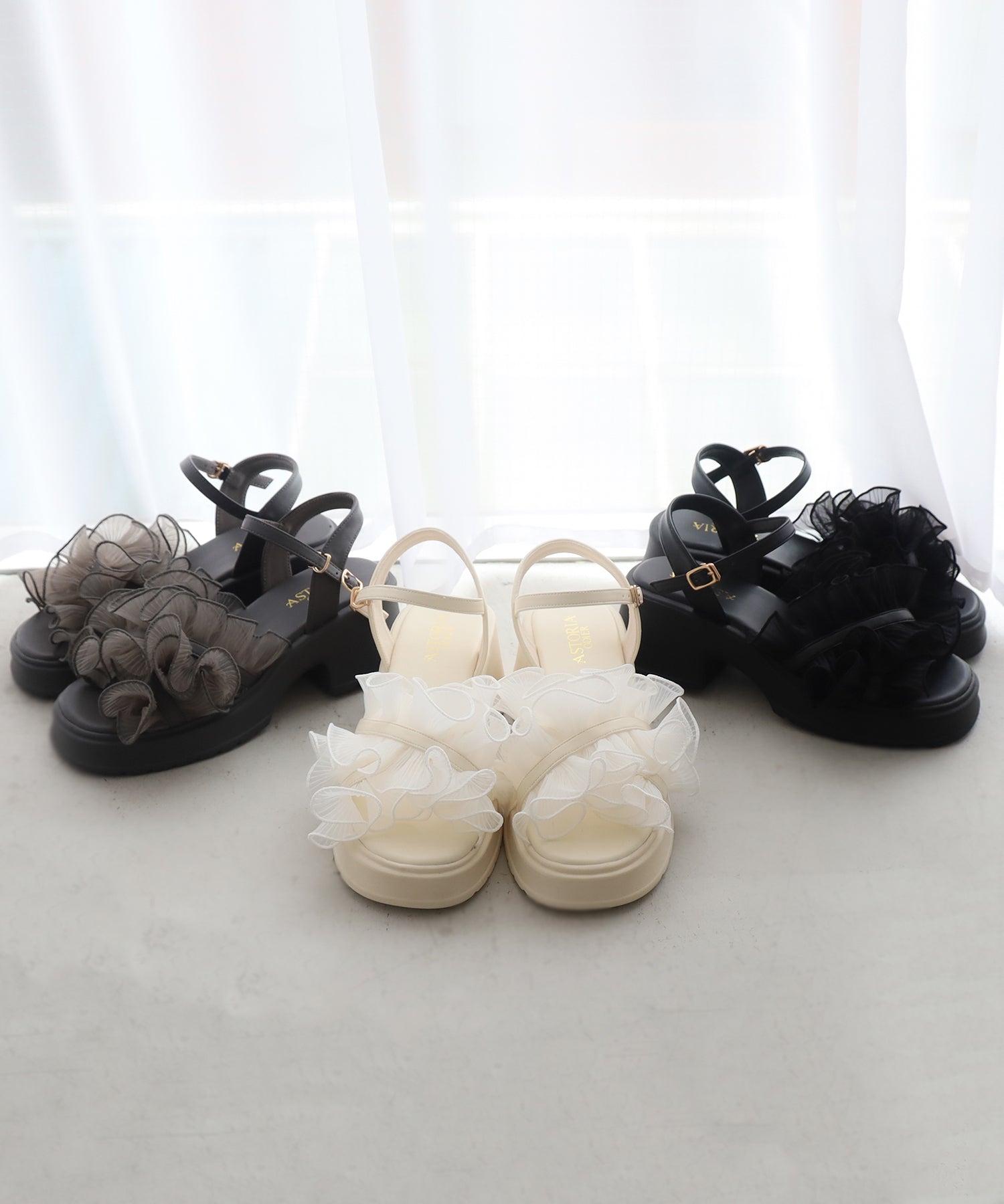 シアークロスフリル厚底サンダル