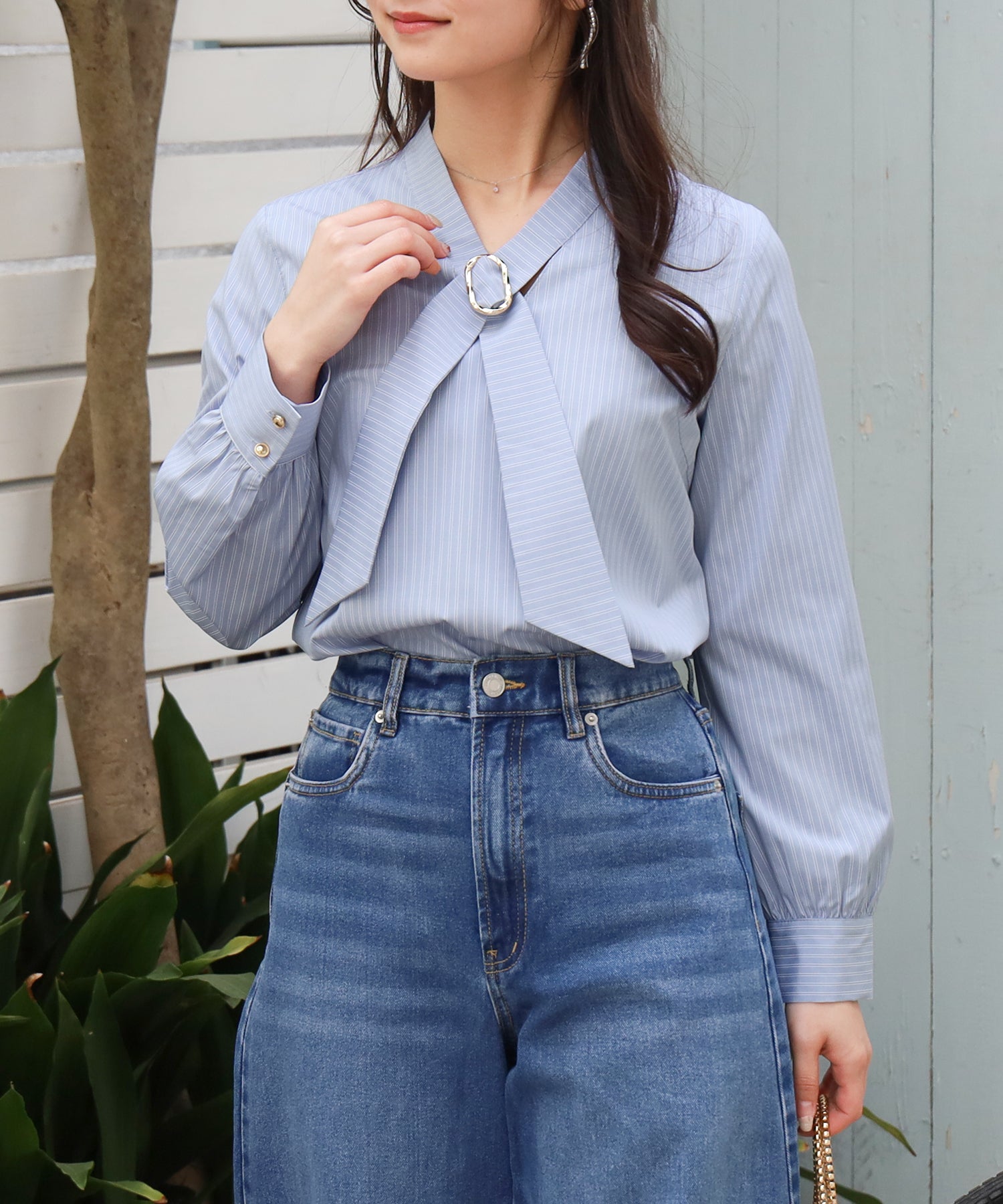 ストライプ金具ボウタイブラウス