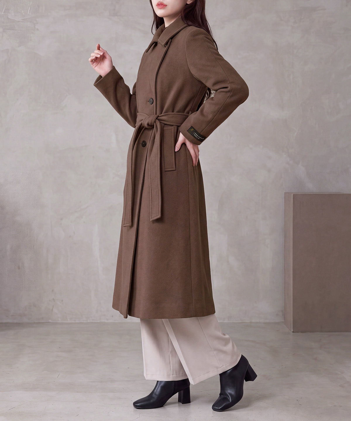 ブラウン　model：160　着用サイズ：M (AI画像)　